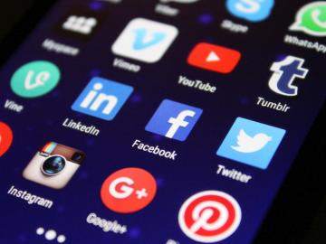 Screen phone showing social media apps